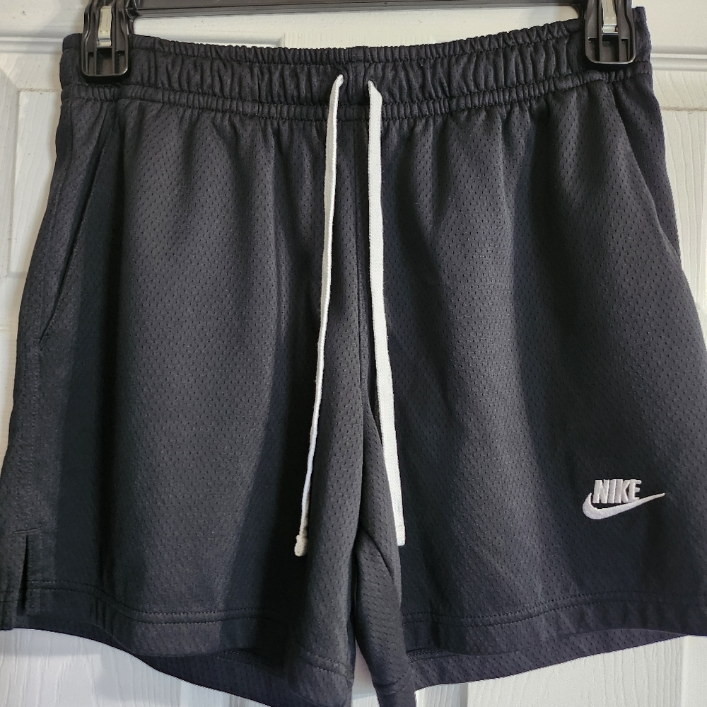 Nike Mesh Shorts Small